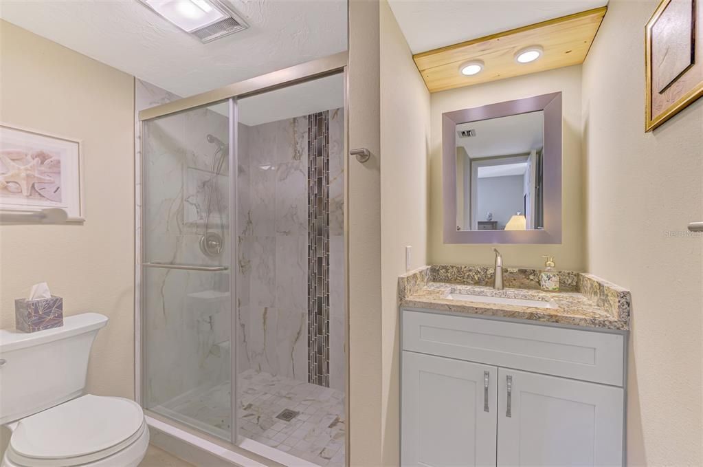 待售: $179,000 (2 贝兹, 2 浴室, 921 平方英尺)