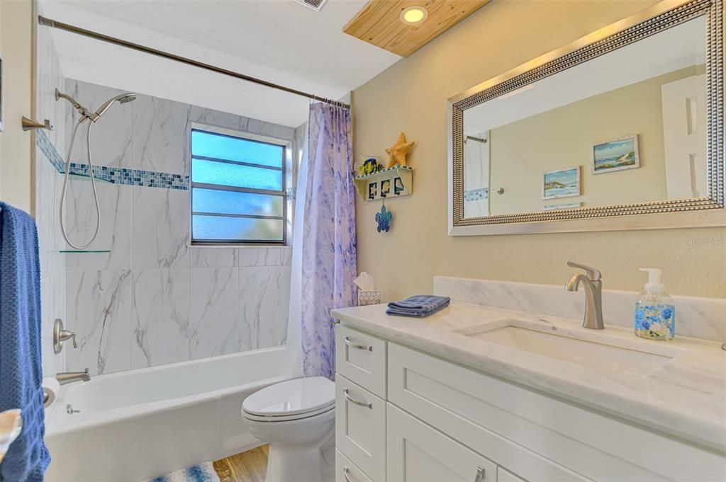 待售: $179,000 (2 贝兹, 2 浴室, 921 平方英尺)