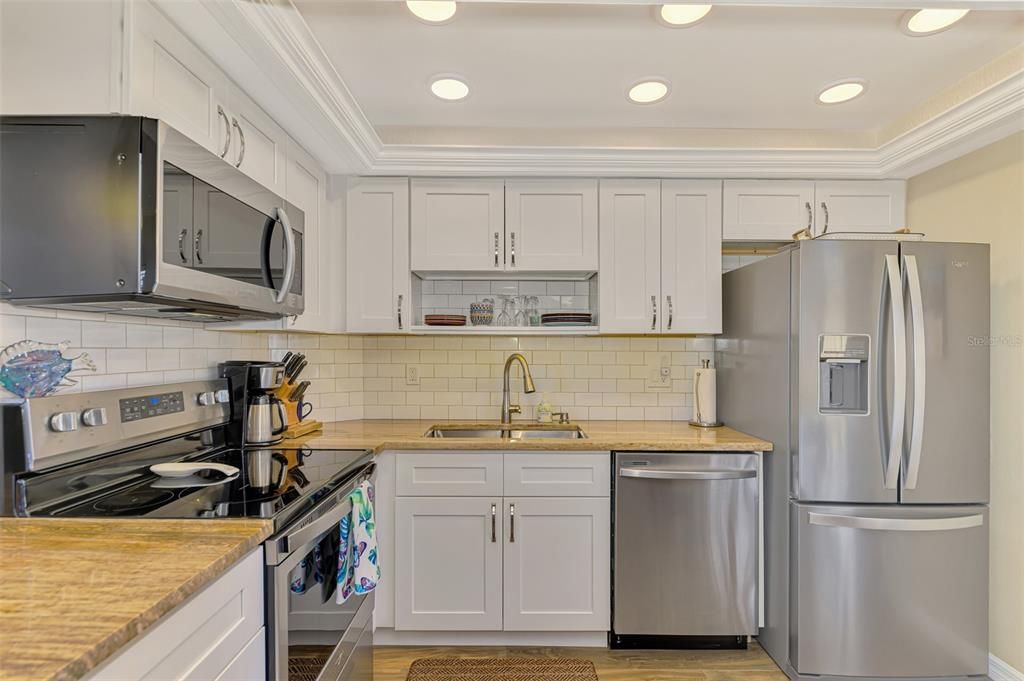 待售: $179,000 (2 贝兹, 2 浴室, 921 平方英尺)