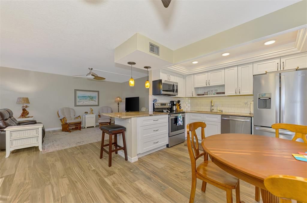 待售: $179,000 (2 贝兹, 2 浴室, 921 平方英尺)