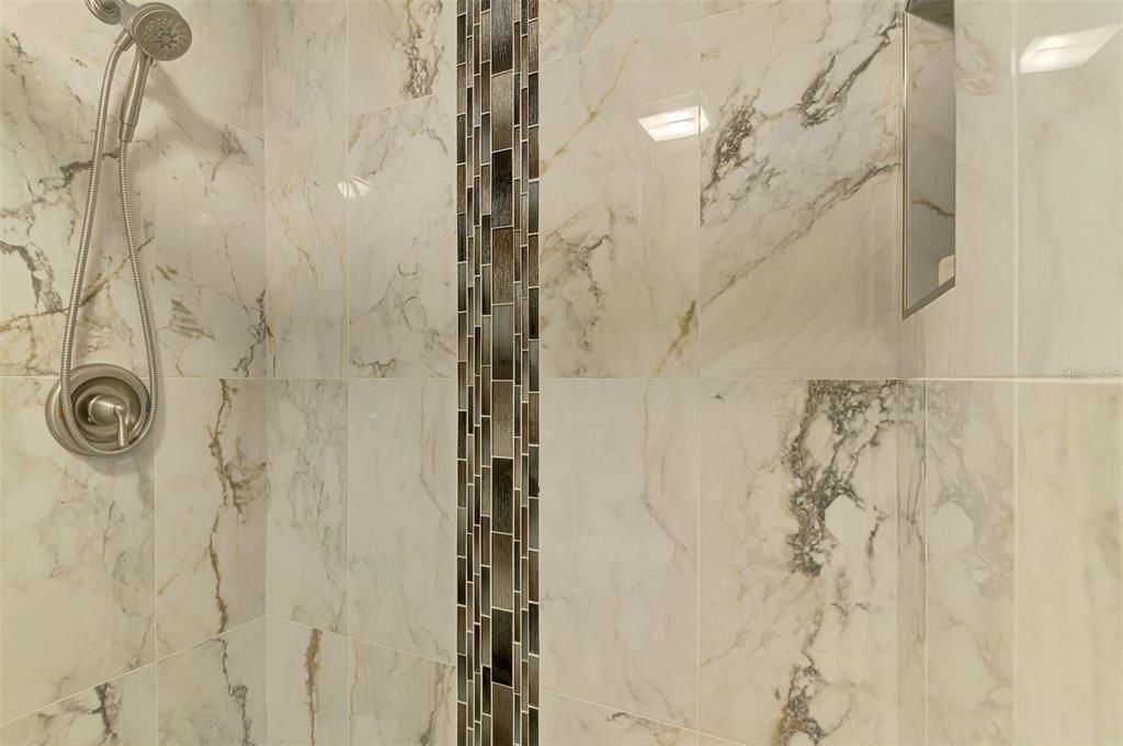 待售: $179,000 (2 贝兹, 2 浴室, 921 平方英尺)