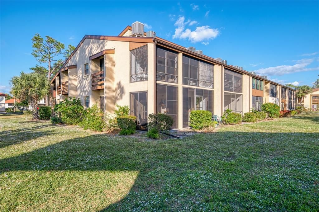 待售: $179,000 (2 贝兹, 2 浴室, 921 平方英尺)