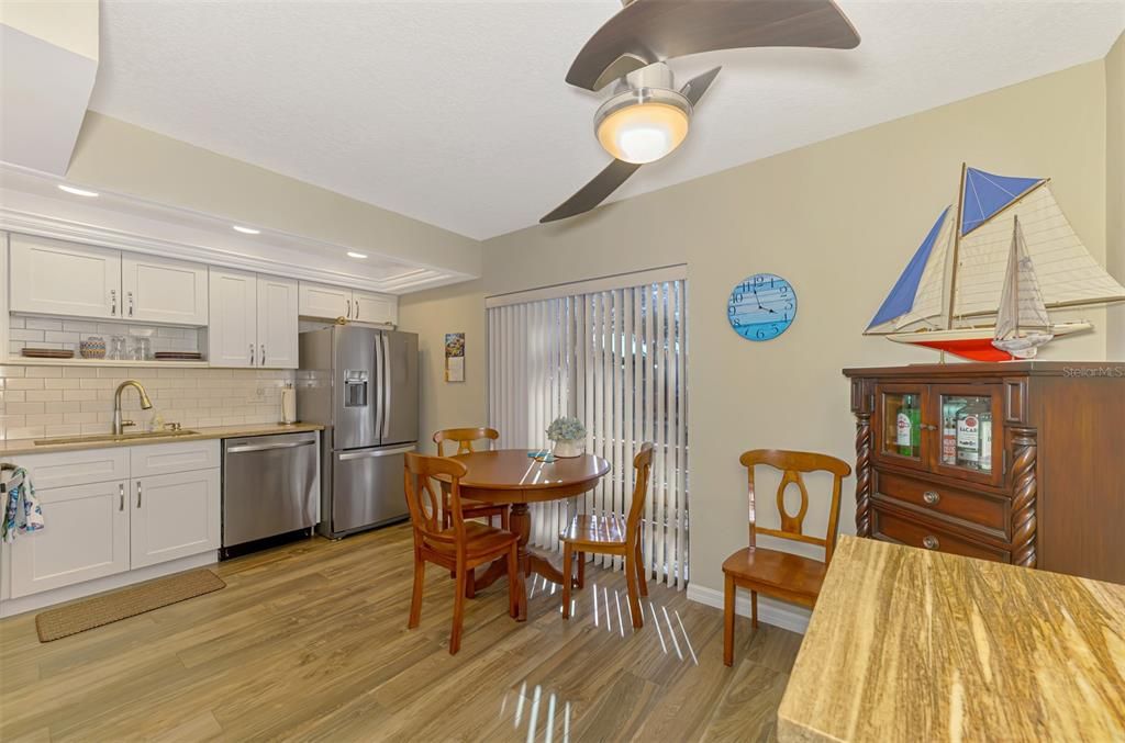 待售: $179,000 (2 贝兹, 2 浴室, 921 平方英尺)