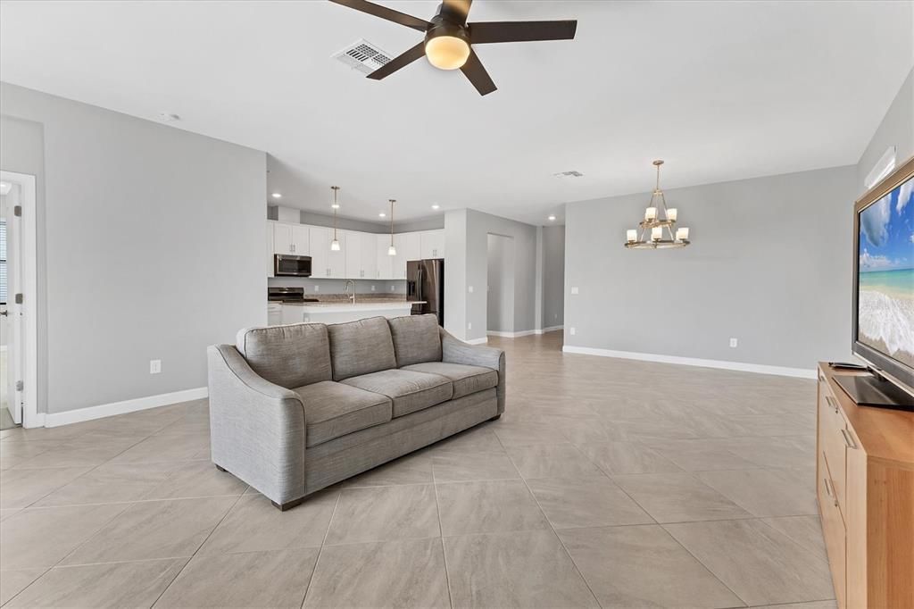 For Sale: $525,000 (3 beds, 3 baths, 1840 Square Feet)