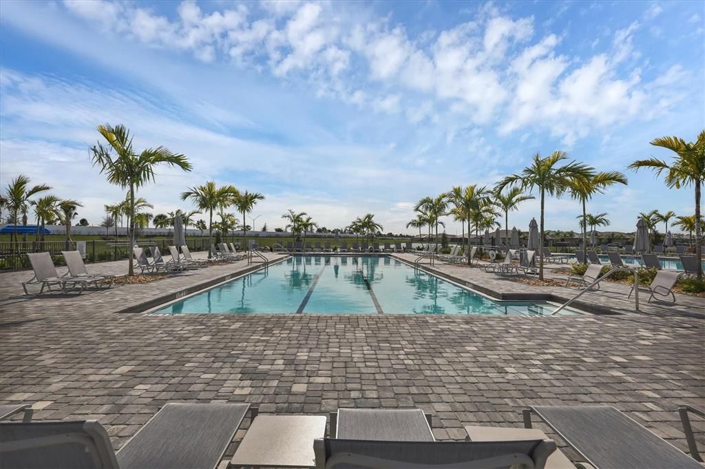 For Sale: $525,000 (3 beds, 3 baths, 1840 Square Feet)