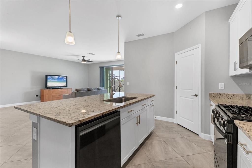 For Sale: $525,000 (3 beds, 3 baths, 1840 Square Feet)