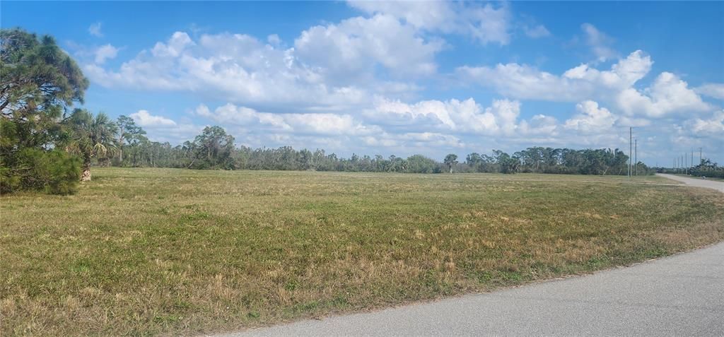 На продажу: $19,500 (0.17 acres)