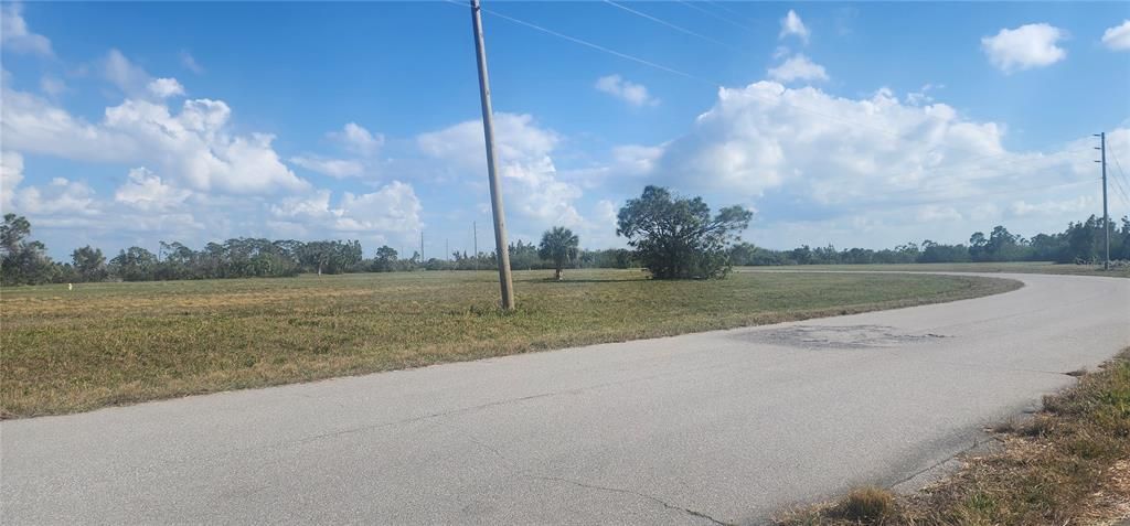 На продажу: $19,500 (0.17 acres)