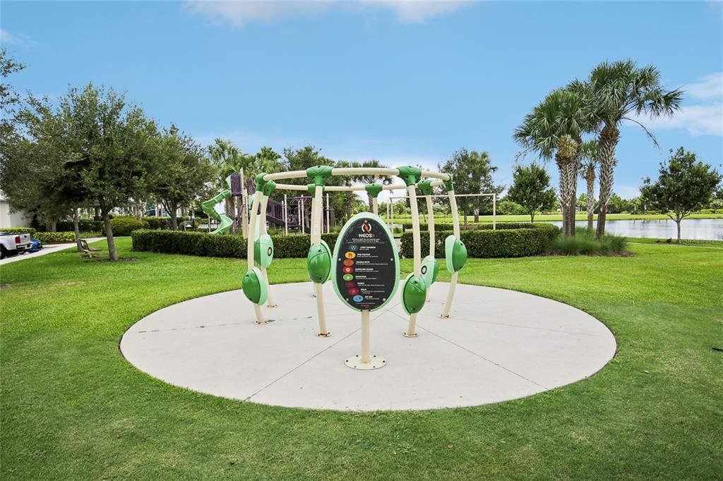 出租: $2,700 (4 贝兹, 3 浴室, 2000 平方英尺)