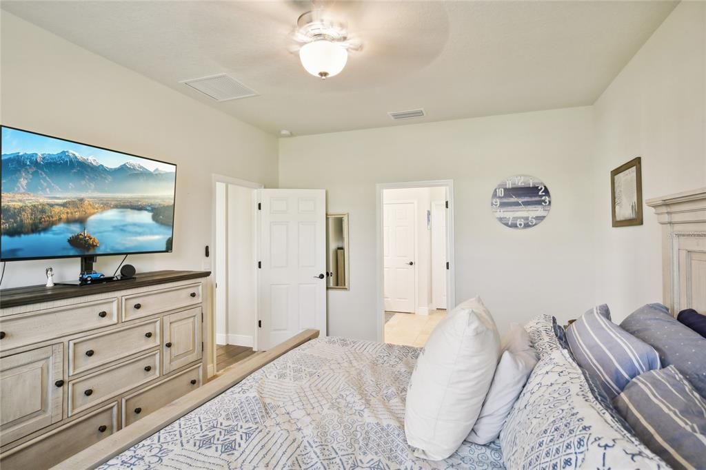 出租: $2,700 (4 贝兹, 3 浴室, 2000 平方英尺)