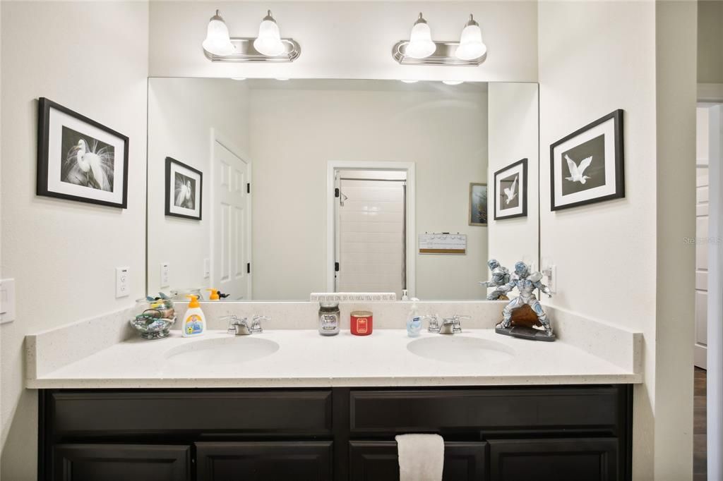 出租: $2,700 (4 贝兹, 3 浴室, 2000 平方英尺)