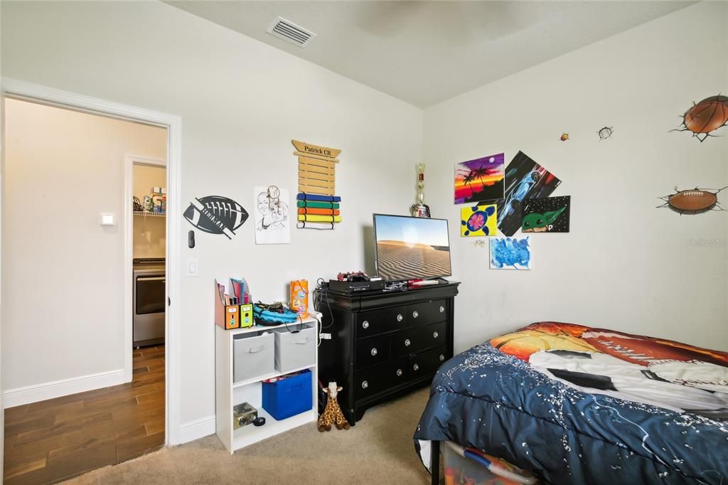 出租: $2,700 (4 贝兹, 3 浴室, 2000 平方英尺)