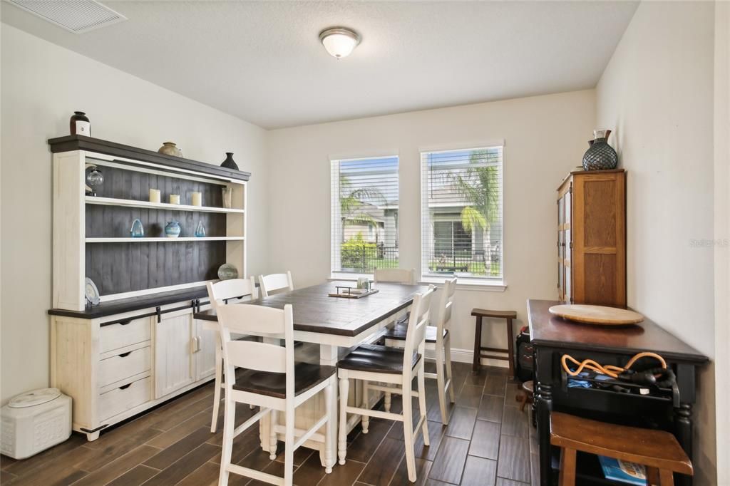 出租: $2,700 (4 贝兹, 3 浴室, 2000 平方英尺)