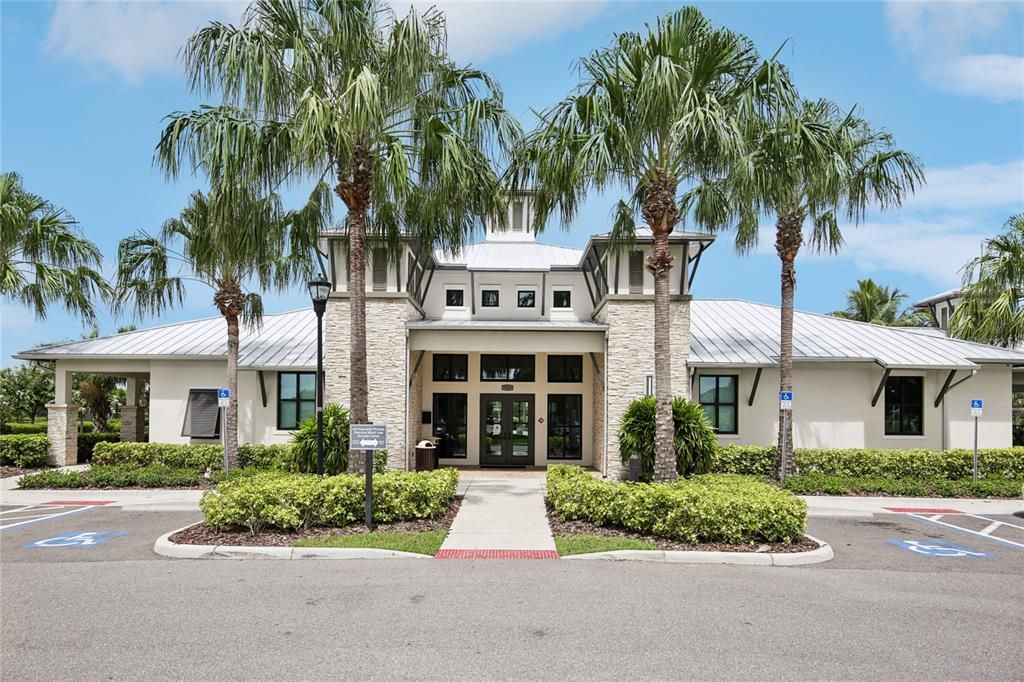 出租: $2,700 (4 贝兹, 3 浴室, 2000 平方英尺)