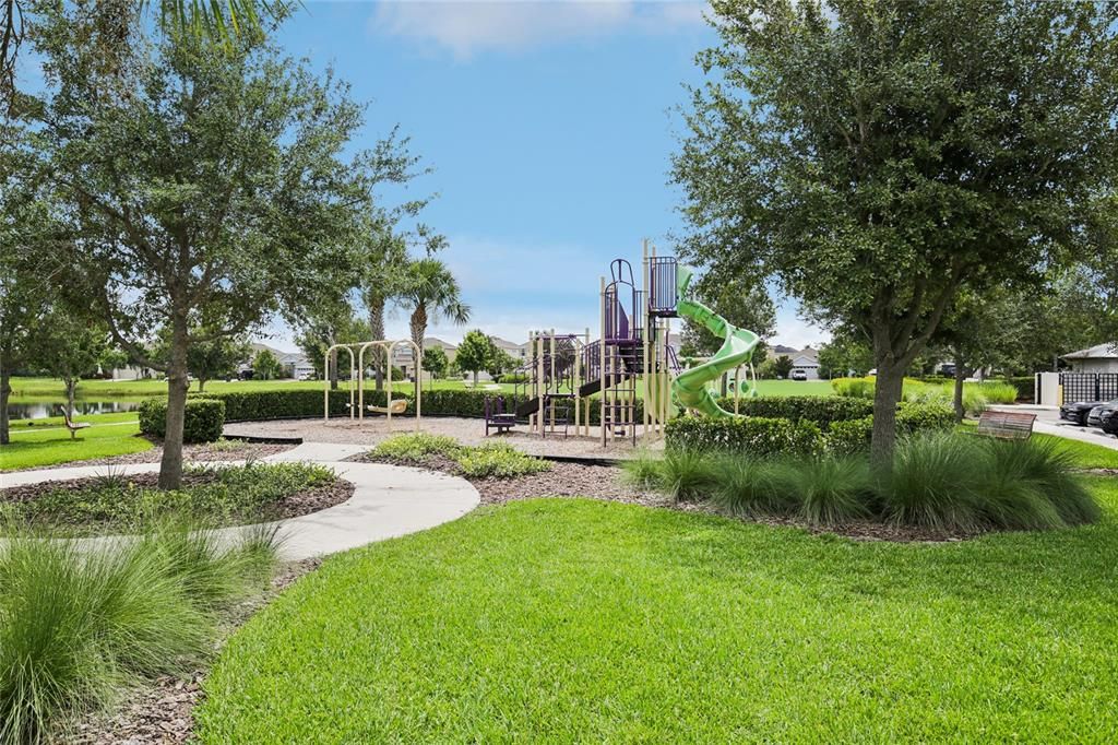 出租: $2,700 (4 贝兹, 3 浴室, 2000 平方英尺)