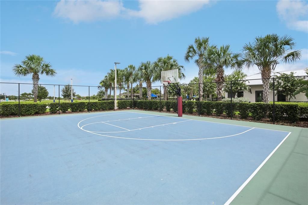 出租: $2,700 (4 贝兹, 3 浴室, 2000 平方英尺)