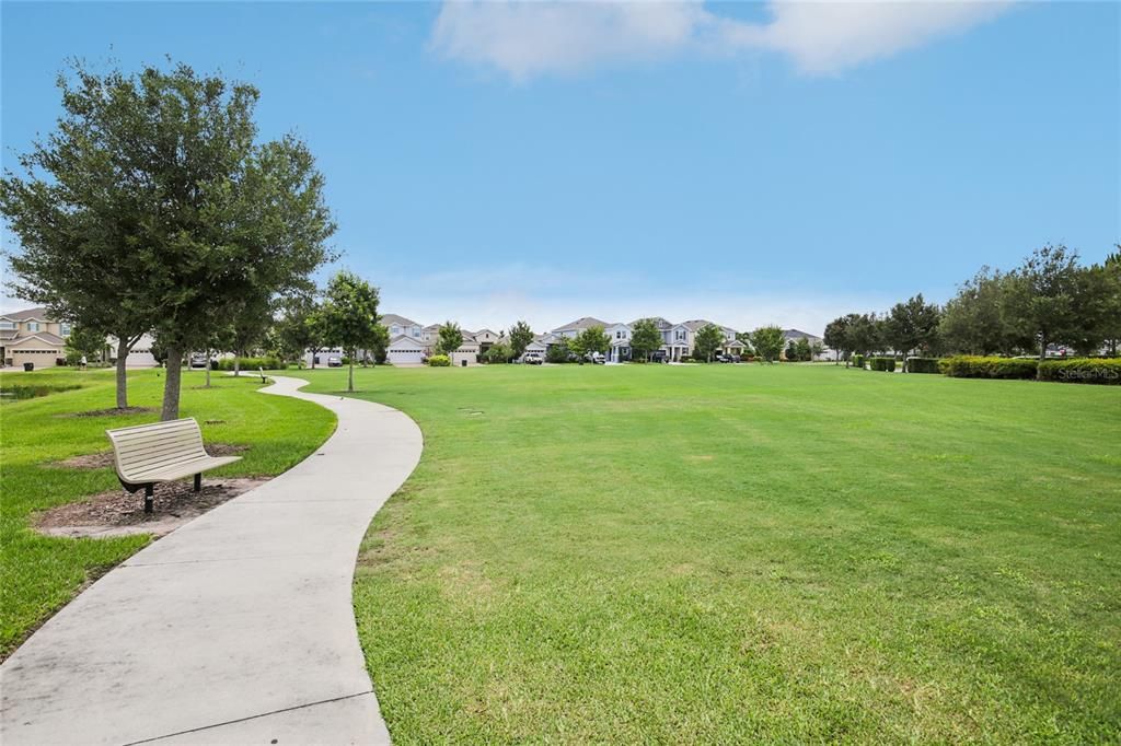 出租: $2,700 (4 贝兹, 3 浴室, 2000 平方英尺)