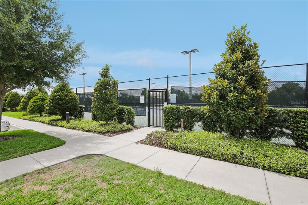 出租: $2,700 (4 贝兹, 3 浴室, 2000 平方英尺)