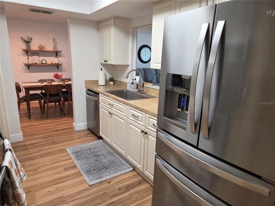 合同活跃: $364,900 (2 贝兹, 2 浴室, 1110 平方英尺)