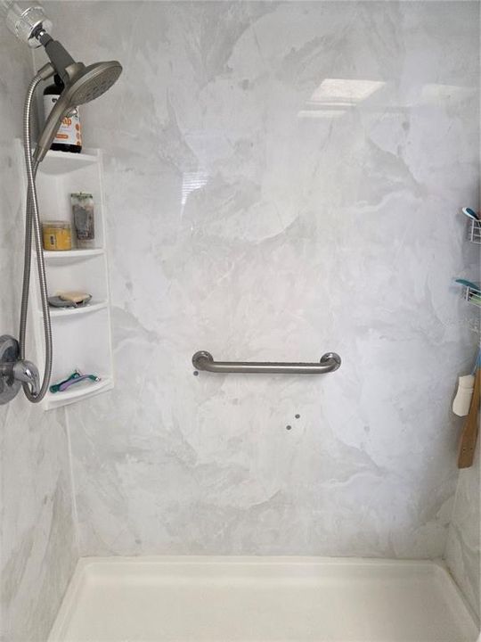 合同活跃: $364,900 (2 贝兹, 2 浴室, 1110 平方英尺)