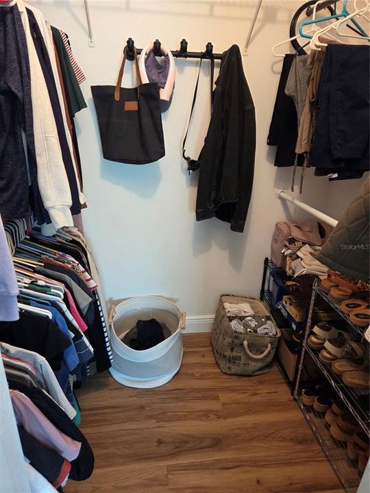 合同活跃: $364,900 (2 贝兹, 2 浴室, 1110 平方英尺)