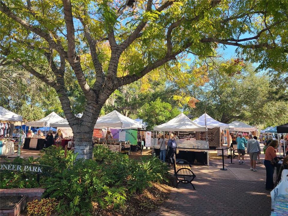 合同活跃: $364,900 (2 贝兹, 2 浴室, 1110 平方英尺)