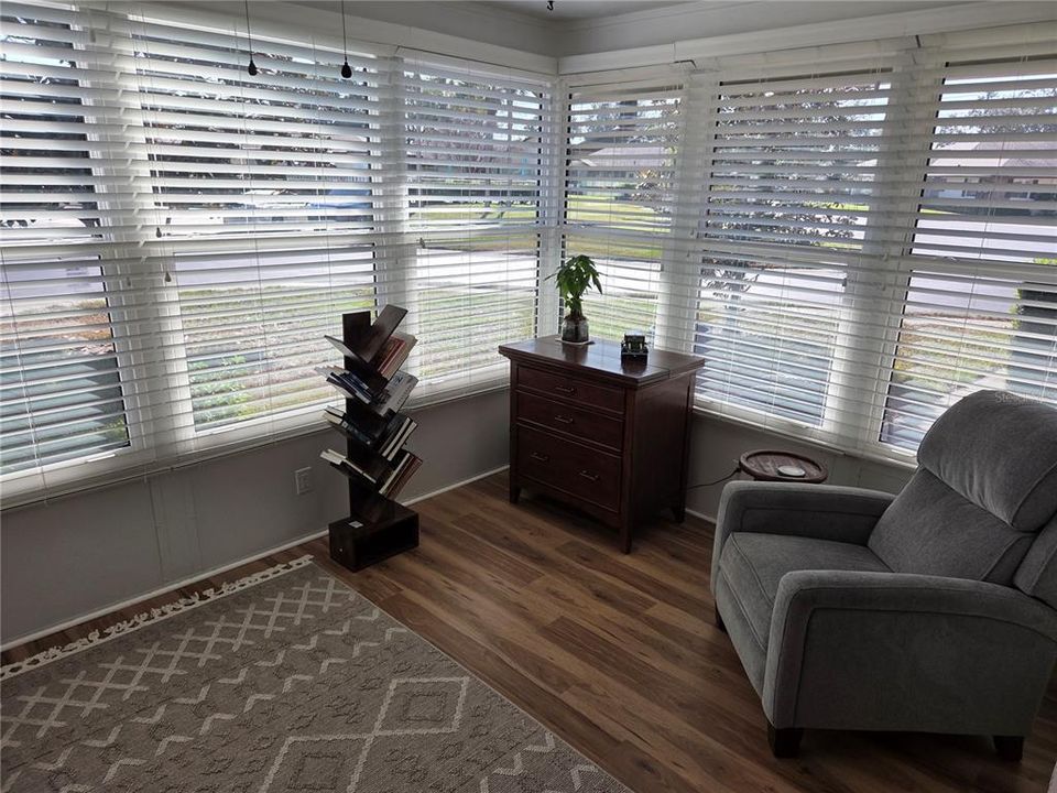 合同活跃: $364,900 (2 贝兹, 2 浴室, 1110 平方英尺)