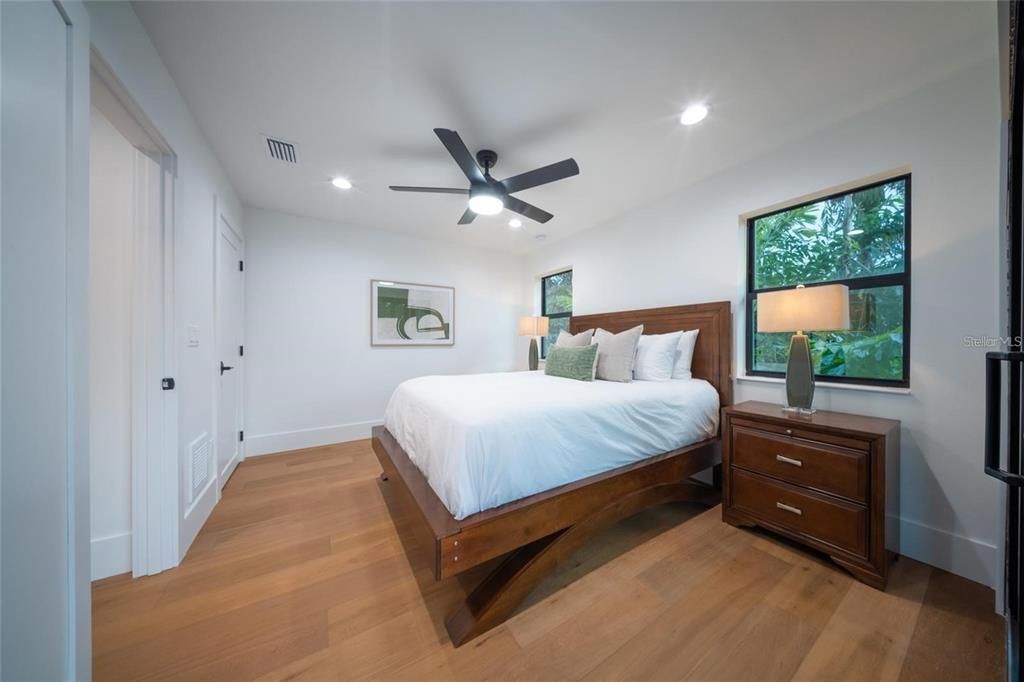 На продажу: $1,775,000 (6 спален, 4 ванн, 2743 Квадратных фут)