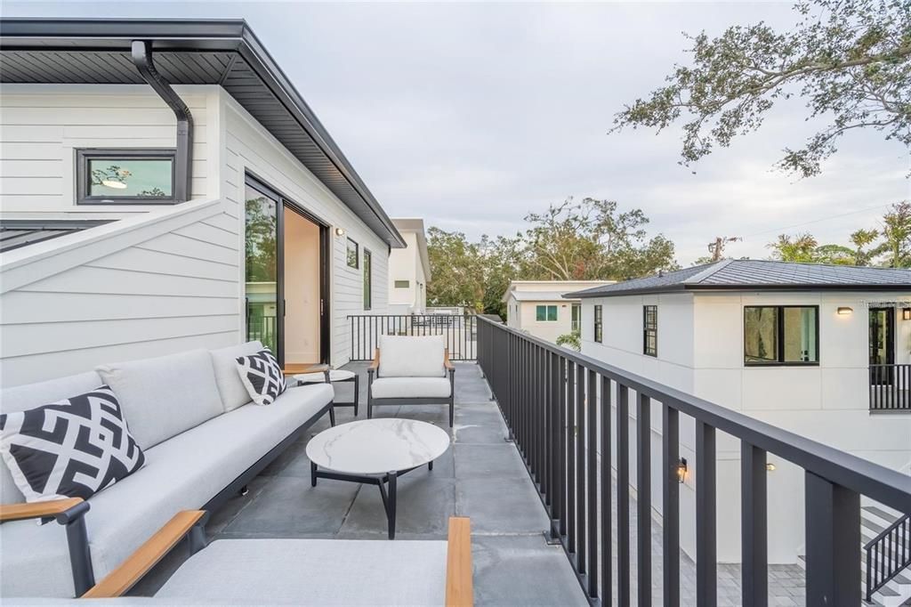 На продажу: $1,775,000 (6 спален, 4 ванн, 2743 Квадратных фут)