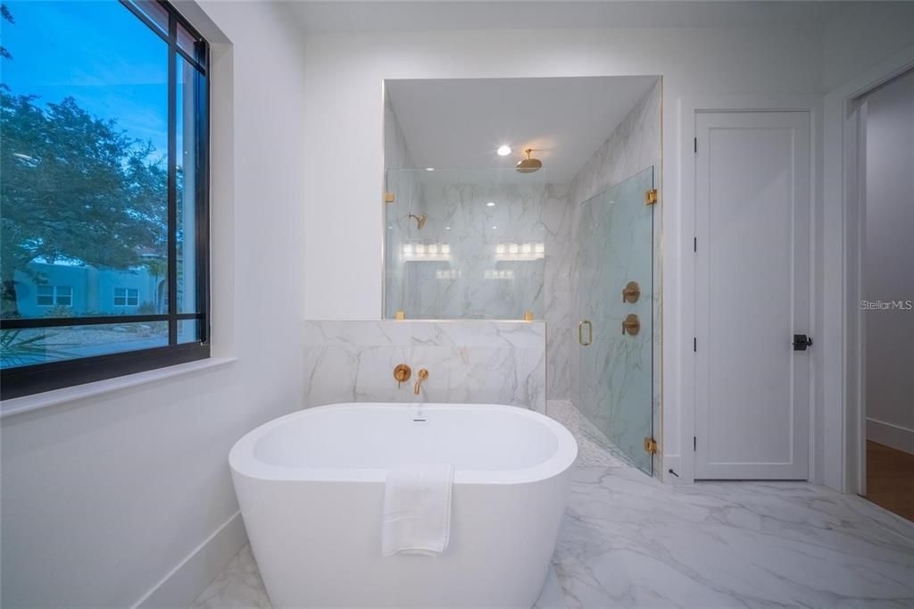 На продажу: $1,775,000 (6 спален, 4 ванн, 2743 Квадратных фут)