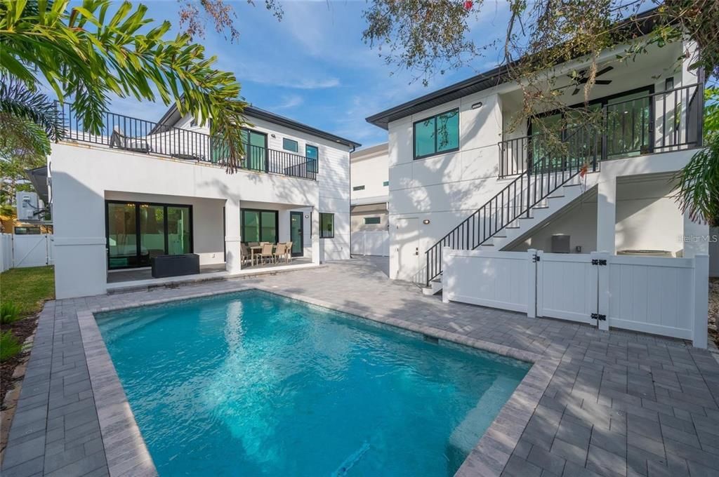 На продажу: $1,775,000 (6 спален, 4 ванн, 2743 Квадратных фут)