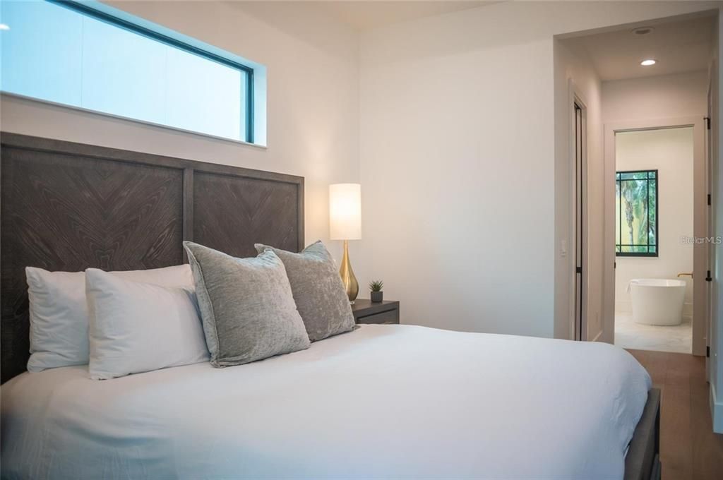 На продажу: $1,775,000 (6 спален, 4 ванн, 2743 Квадратных фут)