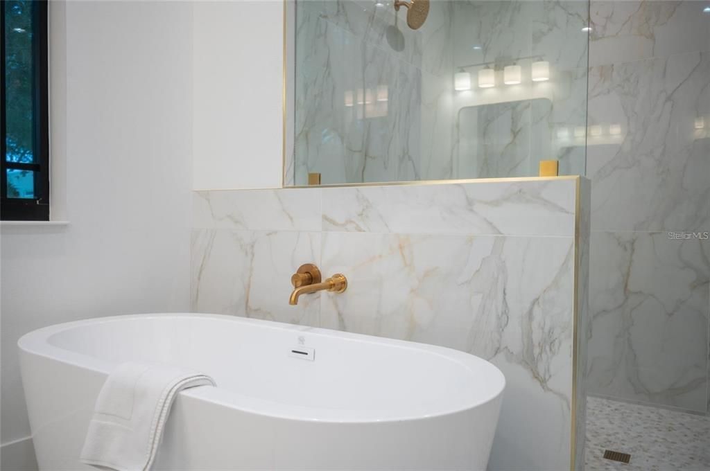 На продажу: $1,775,000 (6 спален, 4 ванн, 2743 Квадратных фут)