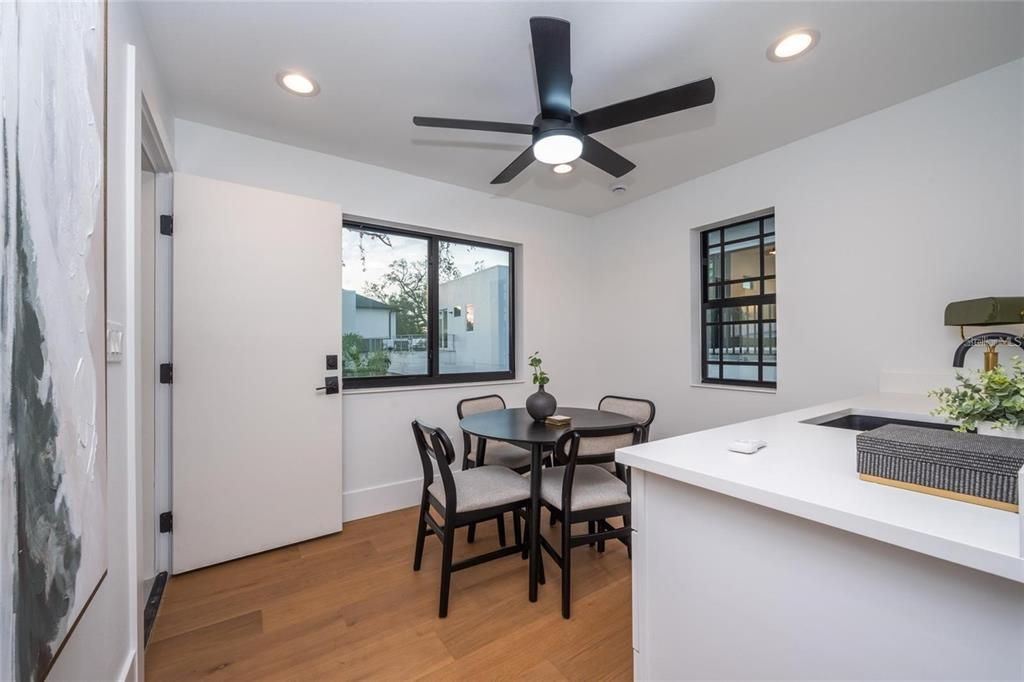 На продажу: $1,775,000 (6 спален, 4 ванн, 2743 Квадратных фут)