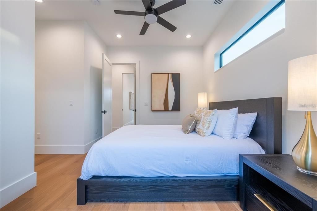 На продажу: $1,775,000 (6 спален, 4 ванн, 2743 Квадратных фут)