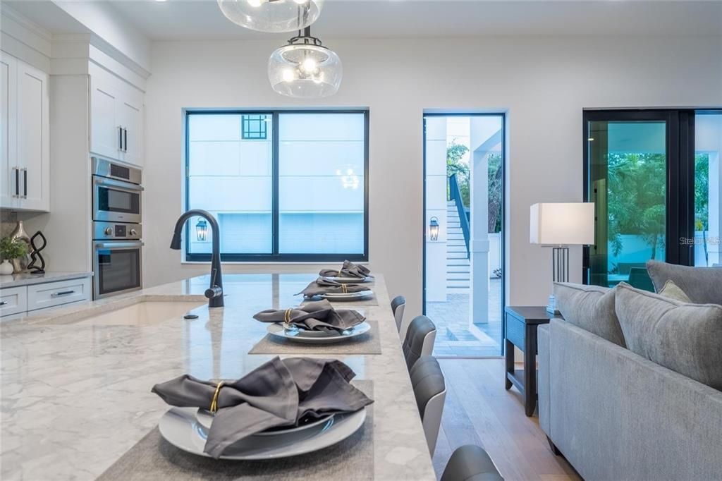 На продажу: $1,775,000 (6 спален, 4 ванн, 2743 Квадратных фут)