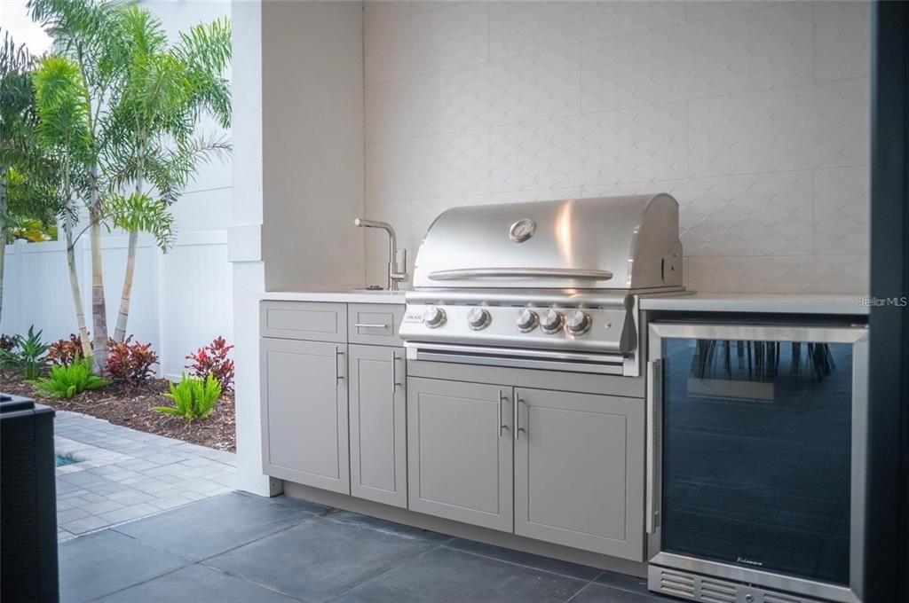 На продажу: $1,775,000 (6 спален, 4 ванн, 2743 Квадратных фут)