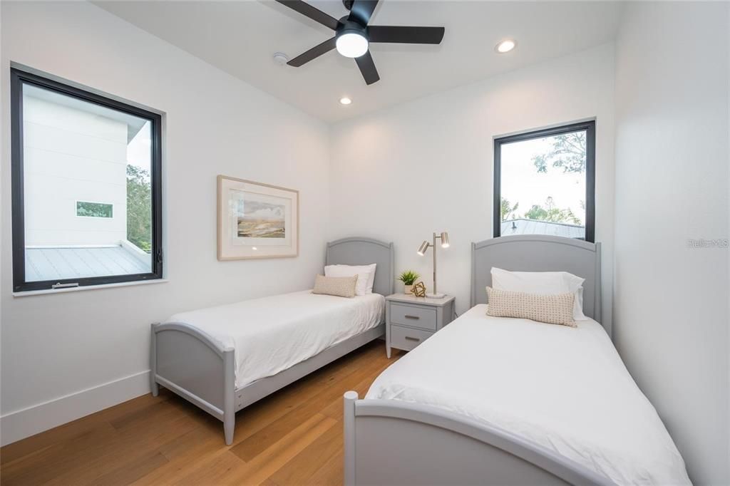 На продажу: $1,775,000 (6 спален, 4 ванн, 2743 Квадратных фут)