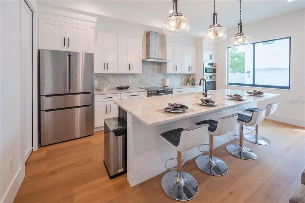 На продажу: $1,775,000 (6 спален, 4 ванн, 2743 Квадратных фут)