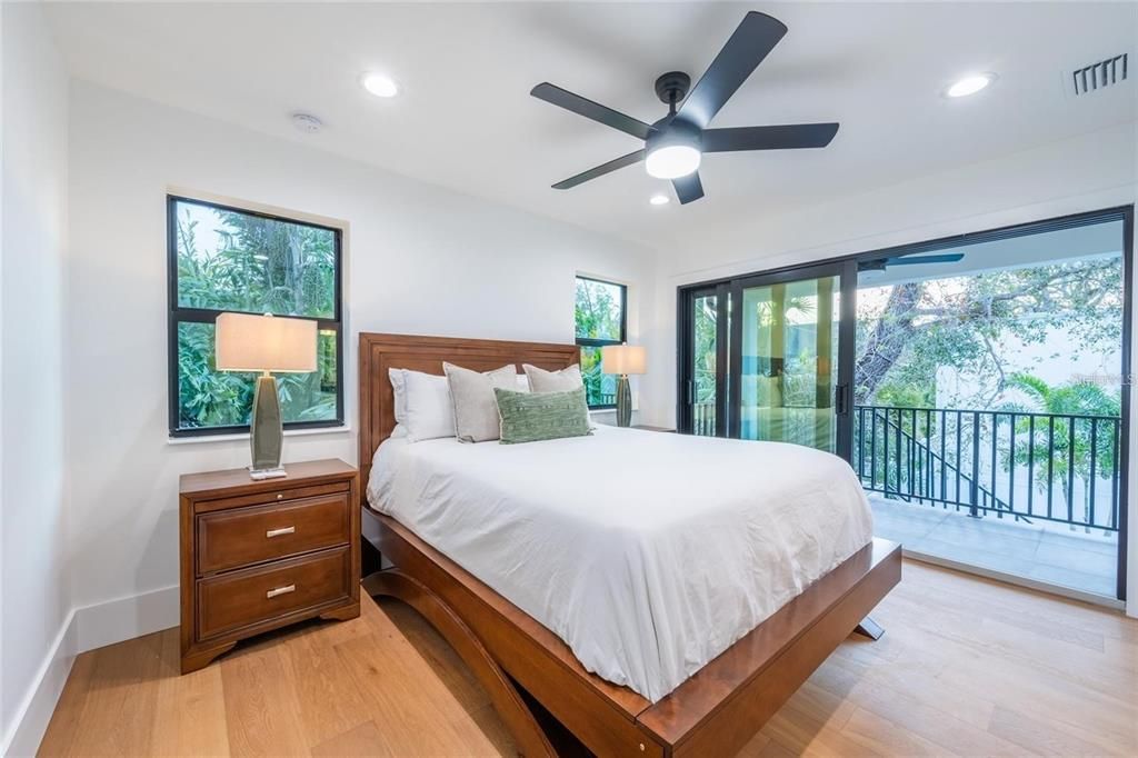 На продажу: $1,775,000 (6 спален, 4 ванн, 2743 Квадратных фут)