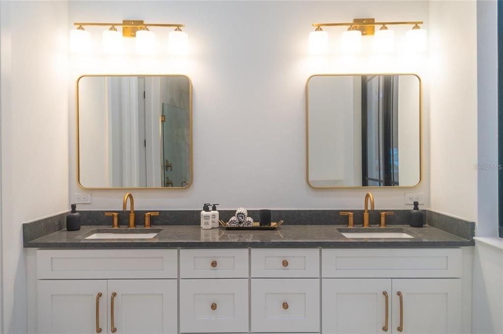 На продажу: $1,775,000 (6 спален, 4 ванн, 2743 Квадратных фут)