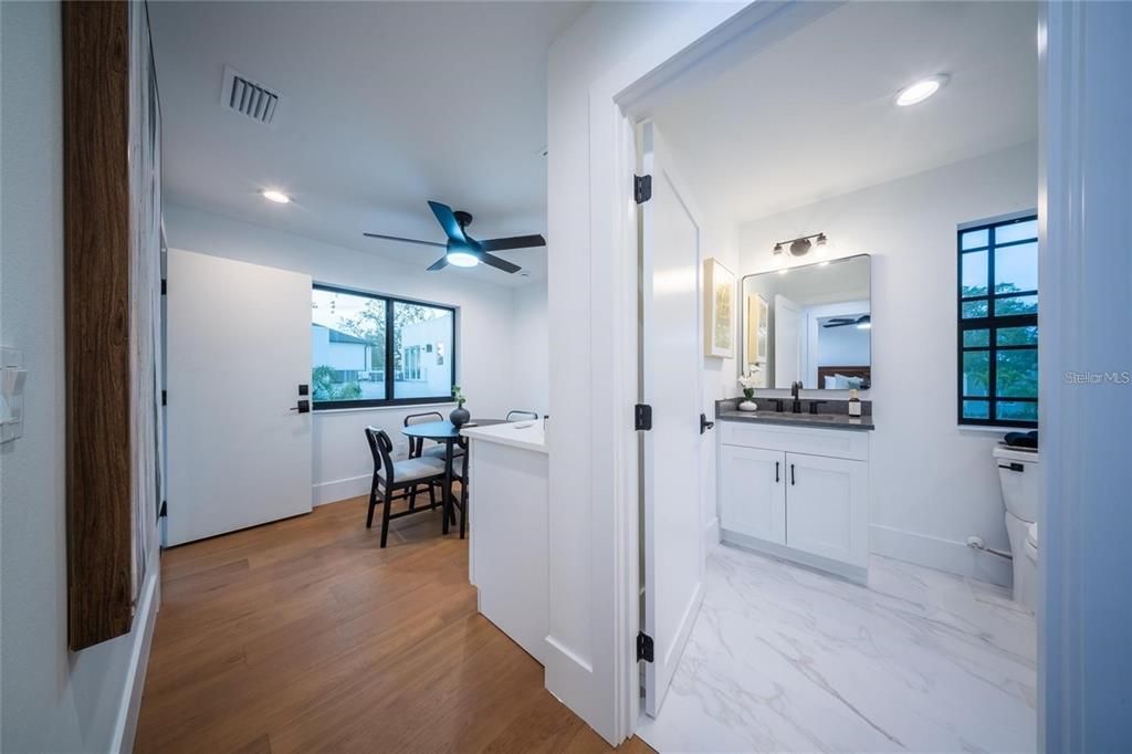 На продажу: $1,775,000 (6 спален, 4 ванн, 2743 Квадратных фут)