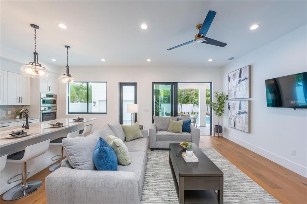 На продажу: $1,775,000 (6 спален, 4 ванн, 2743 Квадратных фут)