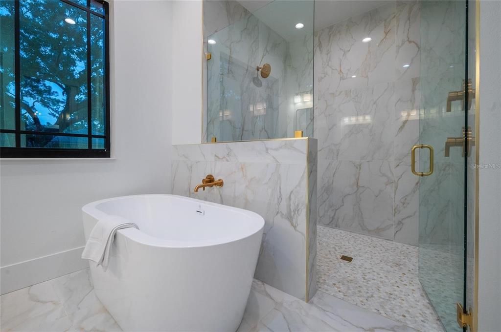 На продажу: $1,775,000 (6 спален, 4 ванн, 2743 Квадратных фут)