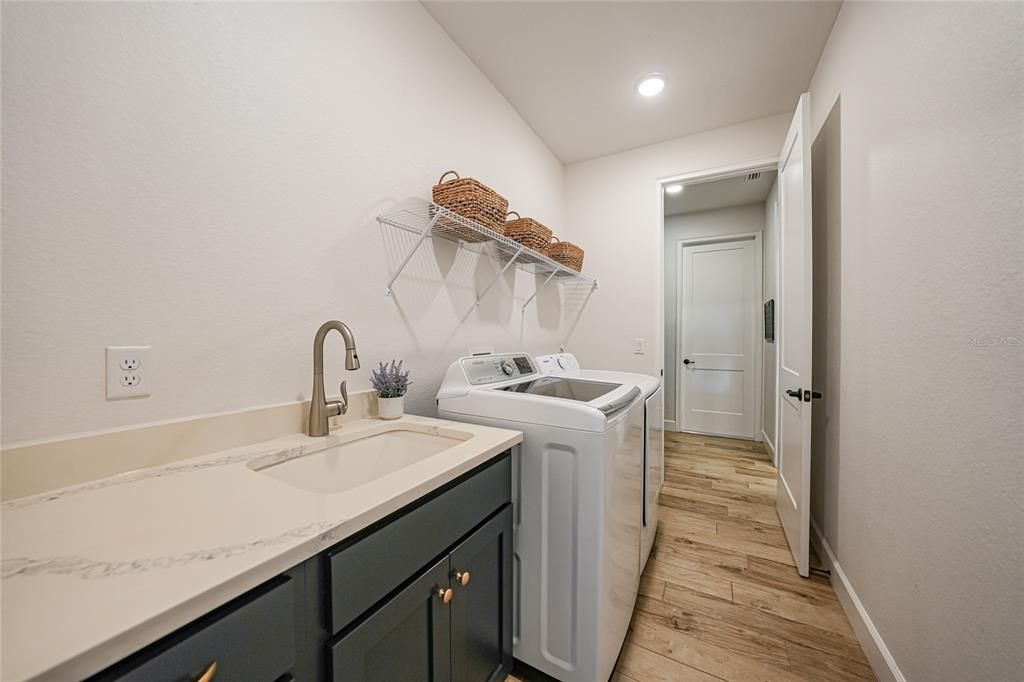 На продажу: $689,900 (4 спален, 2 ванн, 2177 Квадратных фут)