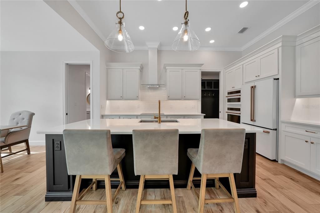 На продажу: $689,900 (4 спален, 2 ванн, 2177 Квадратных фут)