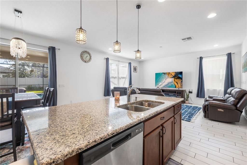 En Venta: $535,000 (4 camas, 3 baños, 2143 Pies cuadrados)