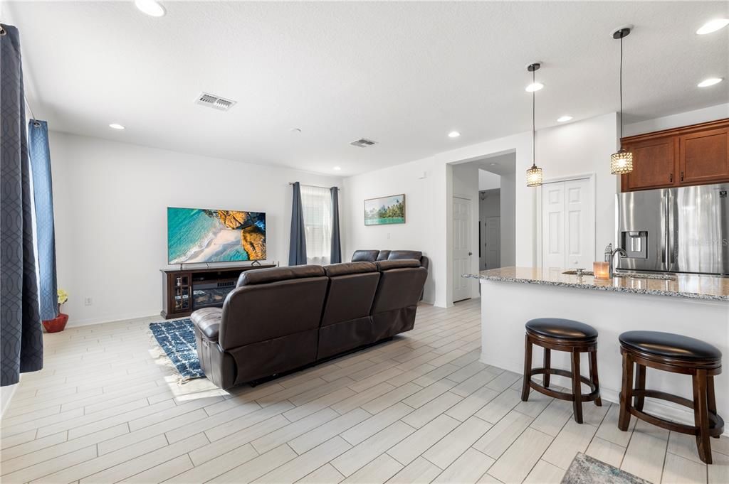 En Venta: $535,000 (4 camas, 3 baños, 2143 Pies cuadrados)