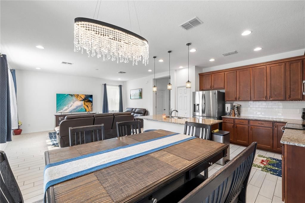 En Venta: $535,000 (4 camas, 3 baños, 2143 Pies cuadrados)