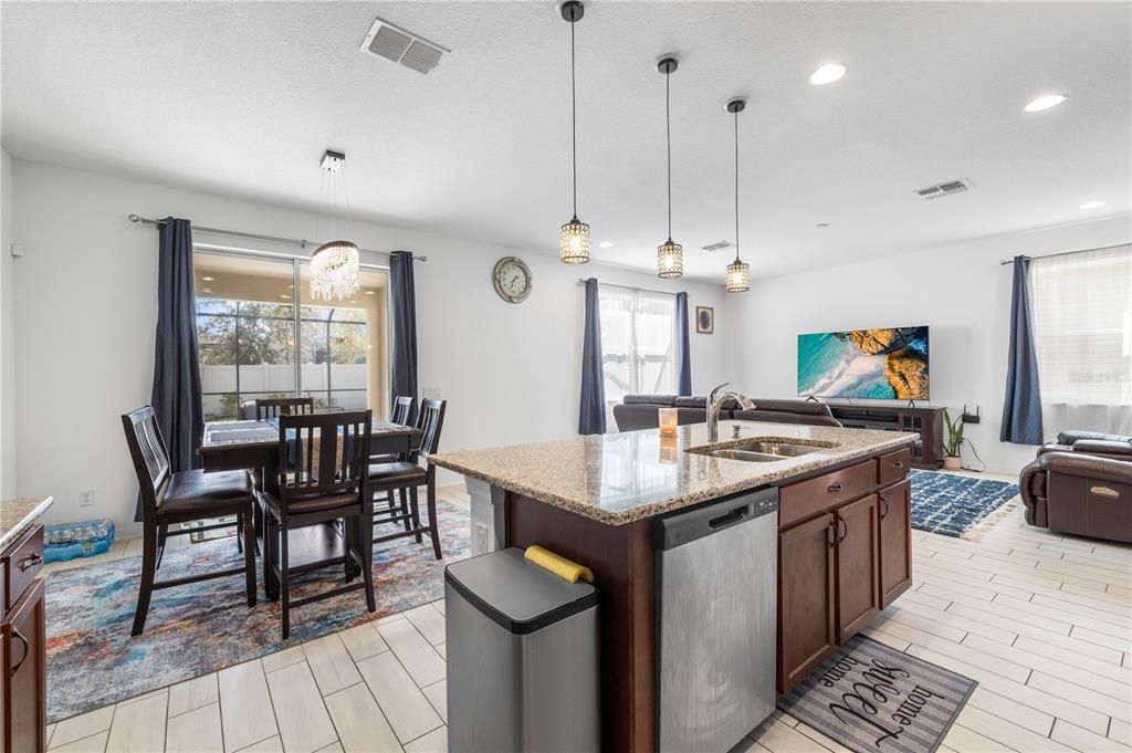 En Venta: $535,000 (4 camas, 3 baños, 2143 Pies cuadrados)